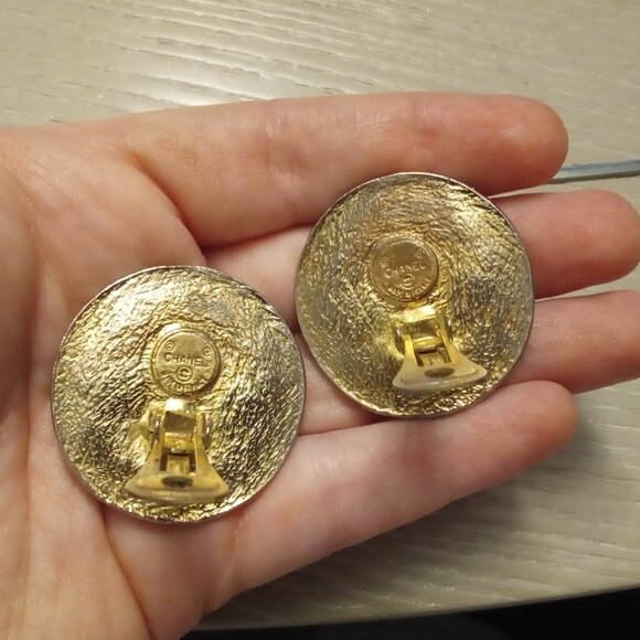 Chanel Vintage LARGE Clip On Earrings - Picture 15 of 16